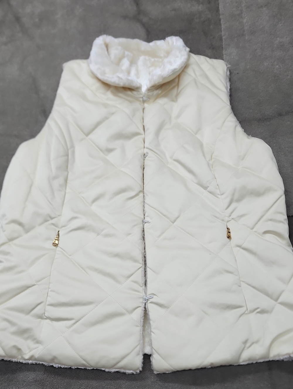 Ralph Lauren Reversible Quilted to faux Fur Ivory Vest - size L